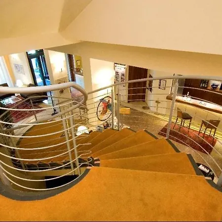 Carlton Hotel