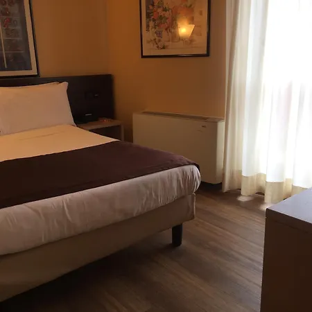 Carlton Hotel