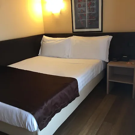 Carlton Hotel